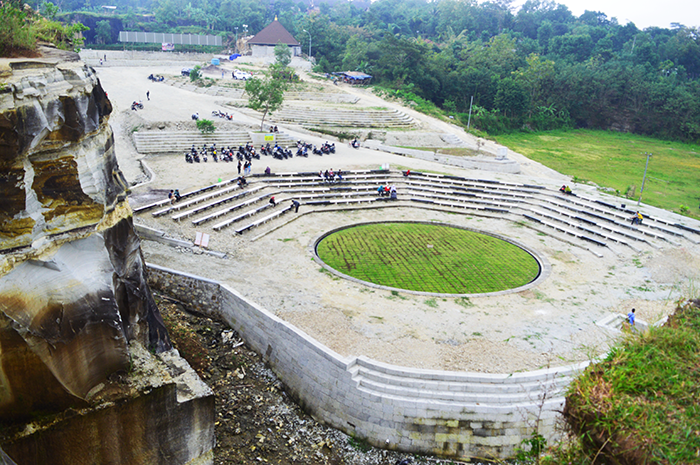 Hasil gambar untuk bukit breksi