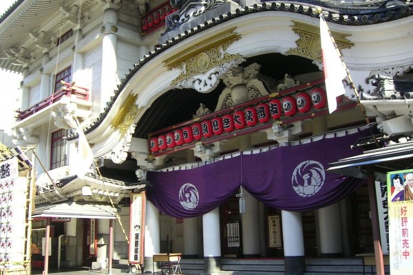 Melihat Serunya Kebudayaan Kabuki Di Kabukiza Jepang