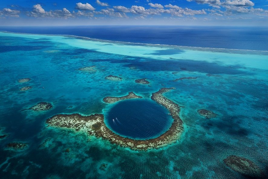 Sinkhole Terindah Yang Ada Di Asia Yang Perlu Kalian Tahu