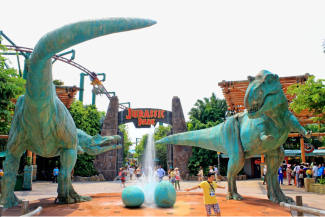 Dinosaurus Menyerang Universal Studio Singapore, Lari !